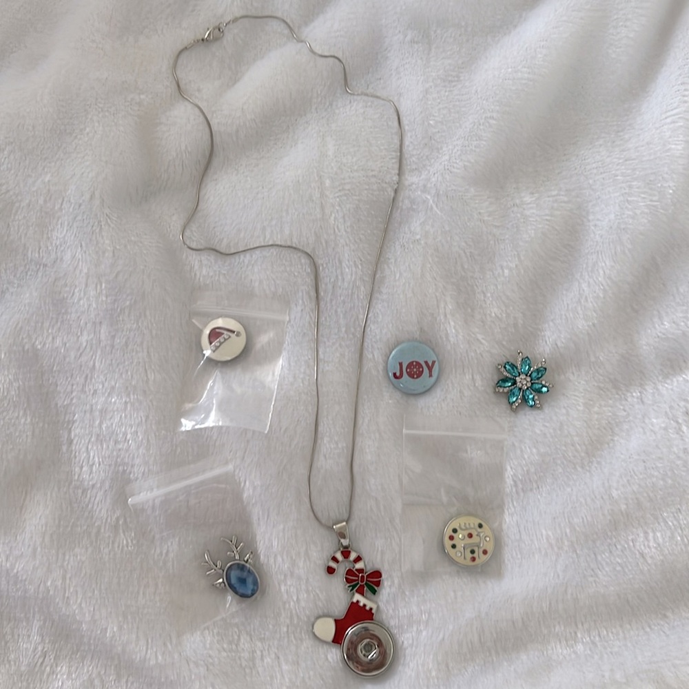 Holiday snap jewelry set: necklace and 5 snap button charms